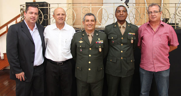 Vereadores acompanham solenidade de troca de delegado de Serviços Militares