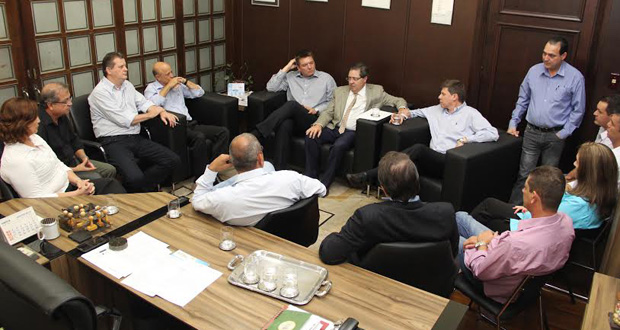 Em reunião com vereadores, diretores da IESA esclarecem sobre a reestruturação da empresa