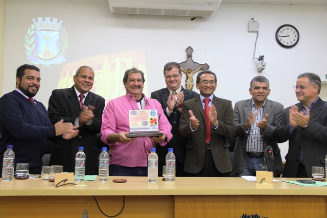 Sebastião Cardoso recebe o 1º Prêmio Luis Gushiken no Dia Municipal do Bancário (Com vídeo)