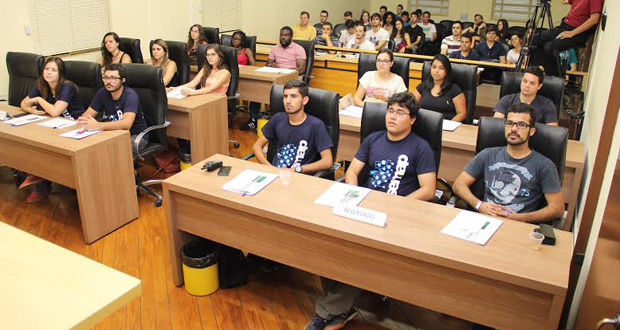 Câmara apresenta estrutura a estudantes de administração pública da Unesp