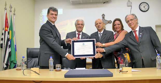 Grão-Mestre da Maçonaria recebe Título de Cidadão Araraquarense (com vídeo)