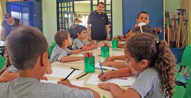 Gerson conhece projeto contra dengue no CEC do Jardim Pinheiros