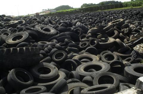 Rafael de Angeli sugere reutilização de pneus para confecção de asfalto-borracha