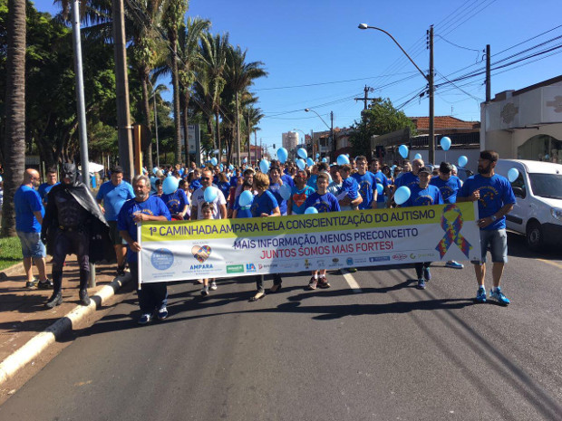Roger Mendes participa de caminhada do Dia da Conscientização do Autismo