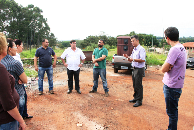 Yashuda reúne moradores e gestores do DAAE para melhorar coleta de lixo no bairro dos Machados