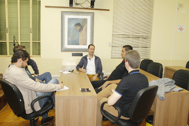 Roger Mendes participa de reunião para discutir PCCV da Prefeitura