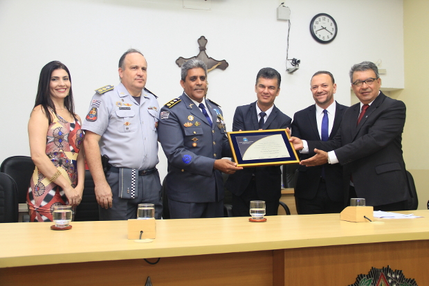 Tenente-coronel Adalberto Ferreira é condecorado com Diploma de Honra ao Mérito (com vídeo)