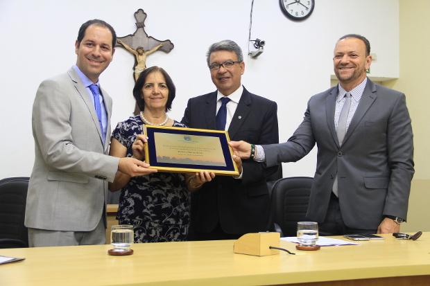 Balbina Bullo recebe Título de Cidadã Araraquarense (com vídeo)