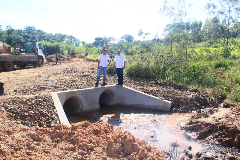 Edio Lopes consegue recuperação da estrada rural Caxangal destruída há três anos