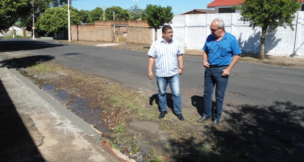 Vereador Zé Luiz verifica andamento de obras no Vale do Sol