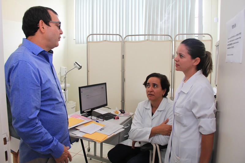 Gerson da Farmácia identifica falta de profissionais em unidade de saúde que atende 2 mil famílias