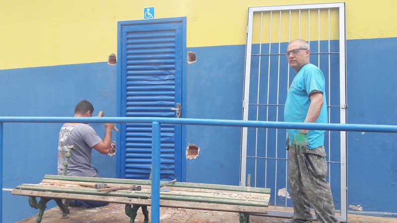Após indicação de Edio Lopes, banheiros da Praça do Cecap ganham melhorias