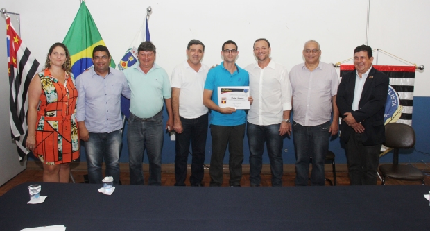 Zé Luiz e prefeito Edinho participam da entrega de certificados de arbitragem