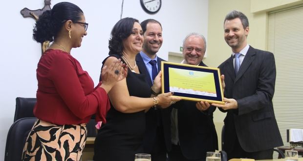 Educadora é homenageada com Título de Cidadã Araraquarense (com vídeo)