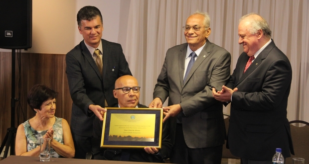 José Natal de Moura recebe Título de Cidadão Araraquarense