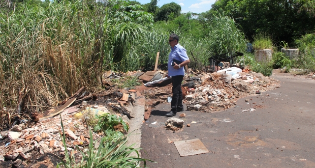 Menos entulho em terrenos baldios pode ajudar no combate à dengue