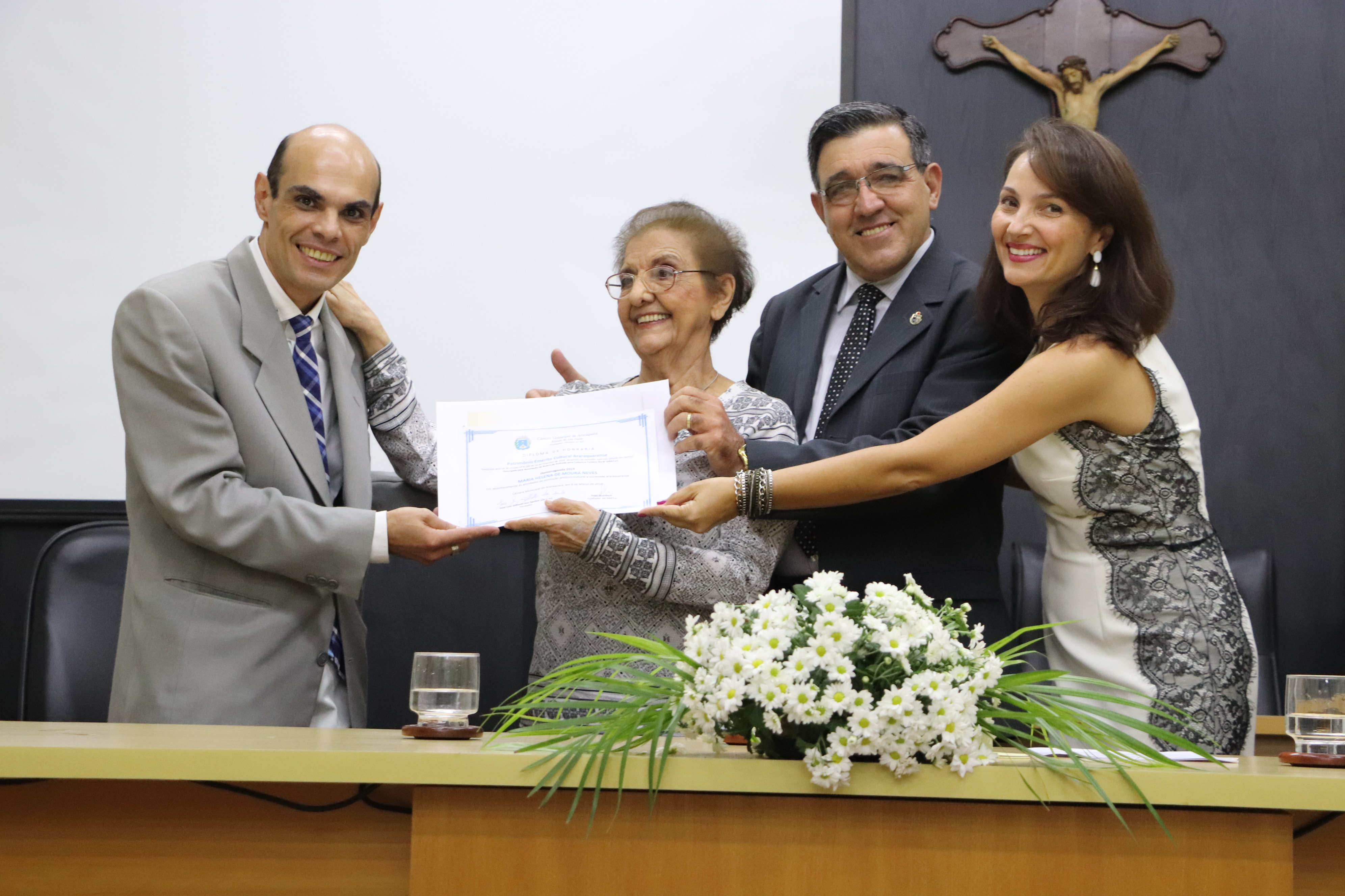 Professora Maria Helena Neves recebe Diploma de Patrimônio Emérito Cultural Araraquarense (com vídeo)