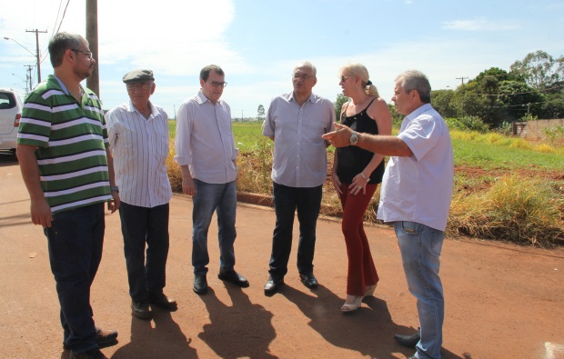 Hel, Gerson e Landim reforçam pedido de pavimentação em via do Parque Gramado II