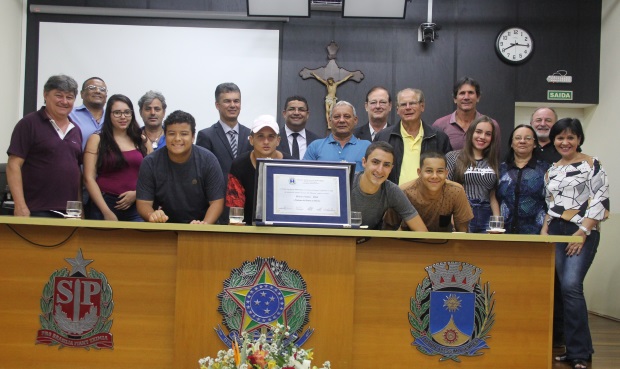 Técnico de futebol amador Maô recebe Diploma de Honra ao Mérito na Câmara Municipal