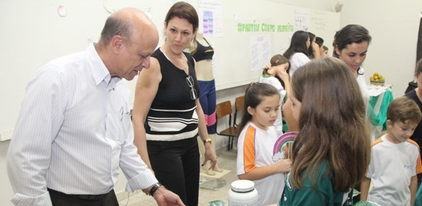 Chediek participa da abertura da Feira de Conhecimento do Colégio Interativo