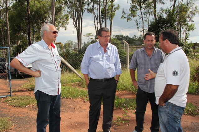 Boi pede revitalização da pista de Autocross no Pinheirinho