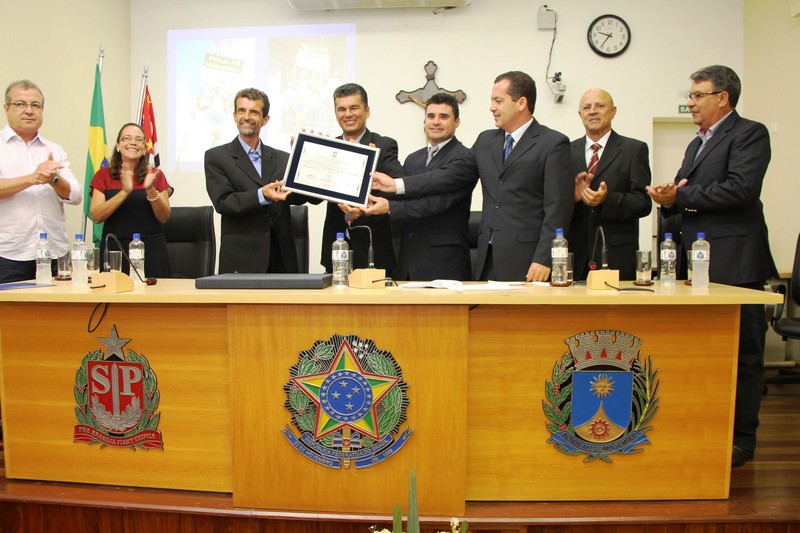 Legislativo confere Diploma de Honra ao Mérito a farmacêutico do município  — Câmara Municipal