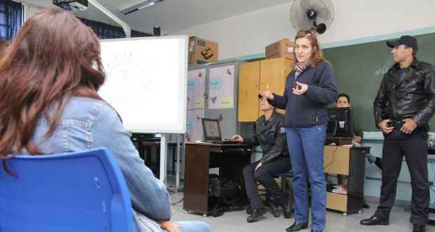 Juliana Damus e instituições realizam palestras com crianças e adolescentes sobre os riscos do cerol