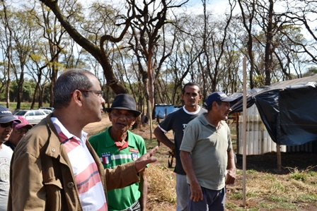 Vereador Édio Lopes ouve integrantes de área ocupada