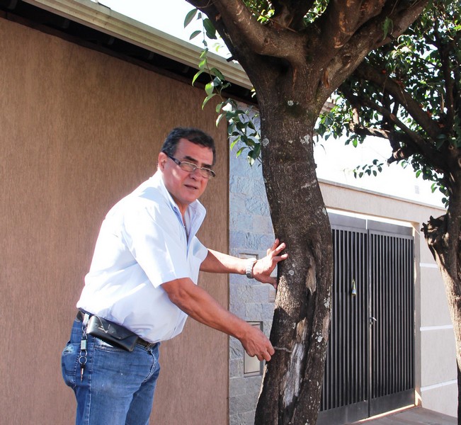 Roberval Fraiz percorre bairros da cidade