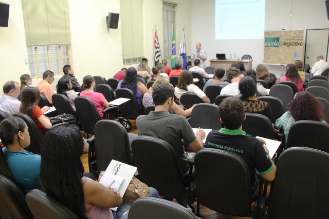 Escola do Legislativo realiza o 2º módulo do Curso Básico de Direitos Humanos