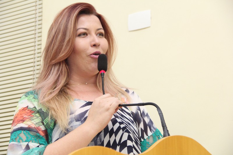 Gabriela apoia redução da carga horária para psicólogos