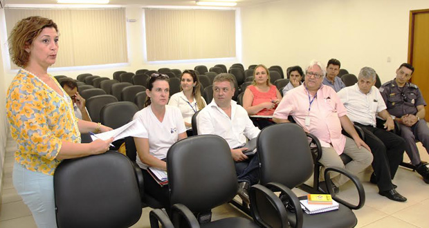 Edna participa de audiência no  MP sobre o transporte escolar