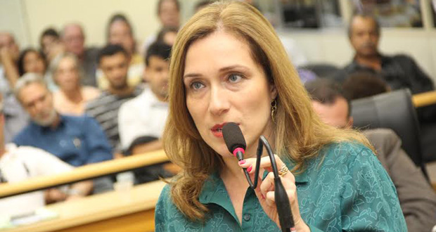 Juliana Damus quer informações de produtos com origem animal nas embalagens