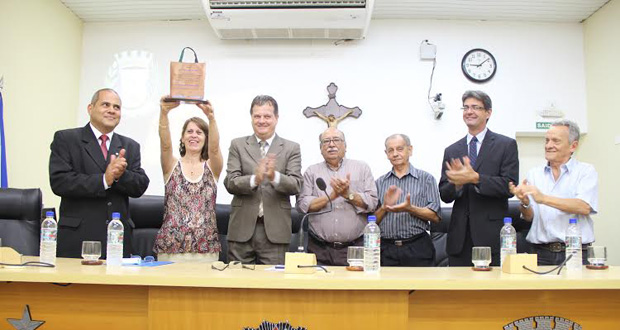 Márcia Buttignon é homenageada no Dia Municipal do Comerciário 