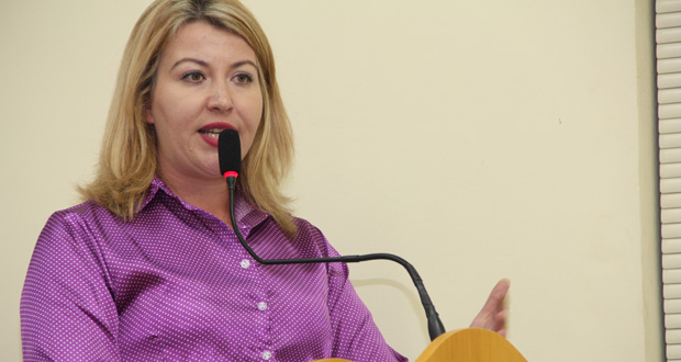 Gabriela Palombo pede esclarecimentos à Secretaria de Saúde