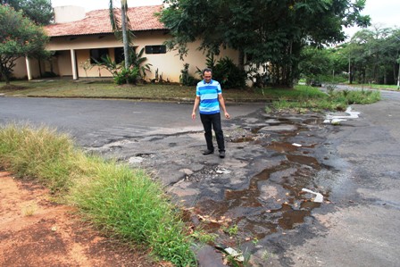 “Água parada preocupa Parque Vale das Rosas”, diz Pastor Raimundo Bezerra.