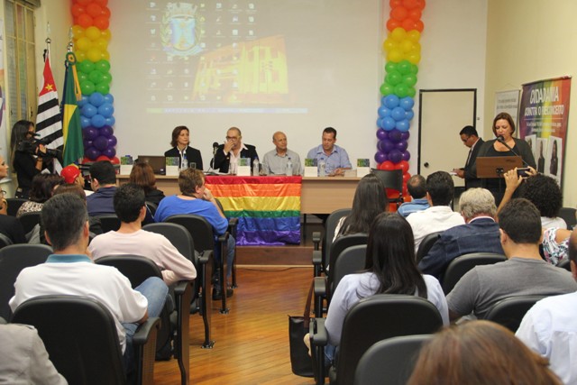 Chediek abre rodada de bate papo “Basta de Homofobia”