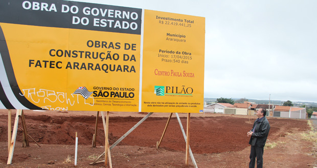 Simioni fiscaliza obras de grandes empresas que receberam incentivos da Prefeitura