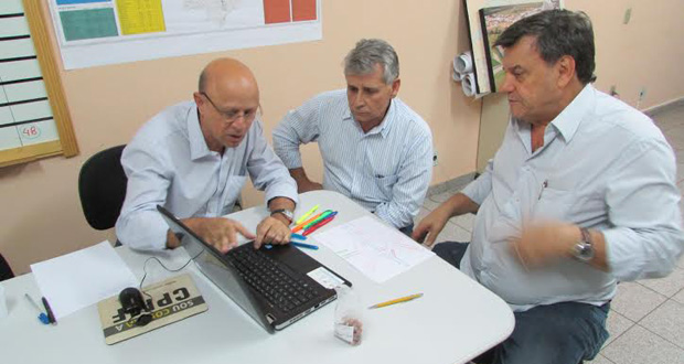 Chediek se reúne com Massafera e Coca para falar sobre Trevo da Cruz