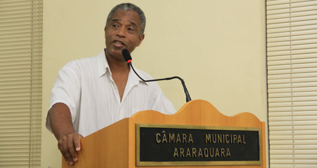 Assessor nacional mostra na Tribuna Popular a 'Verdade da Escravidão Negra'