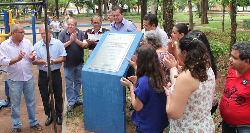Vereadores participam de inauguração de academia ao ar livre no Cecap