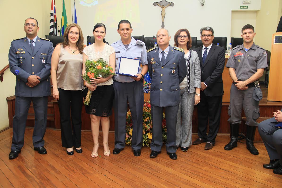 Policiais militares recebem homenagem do Legislativo