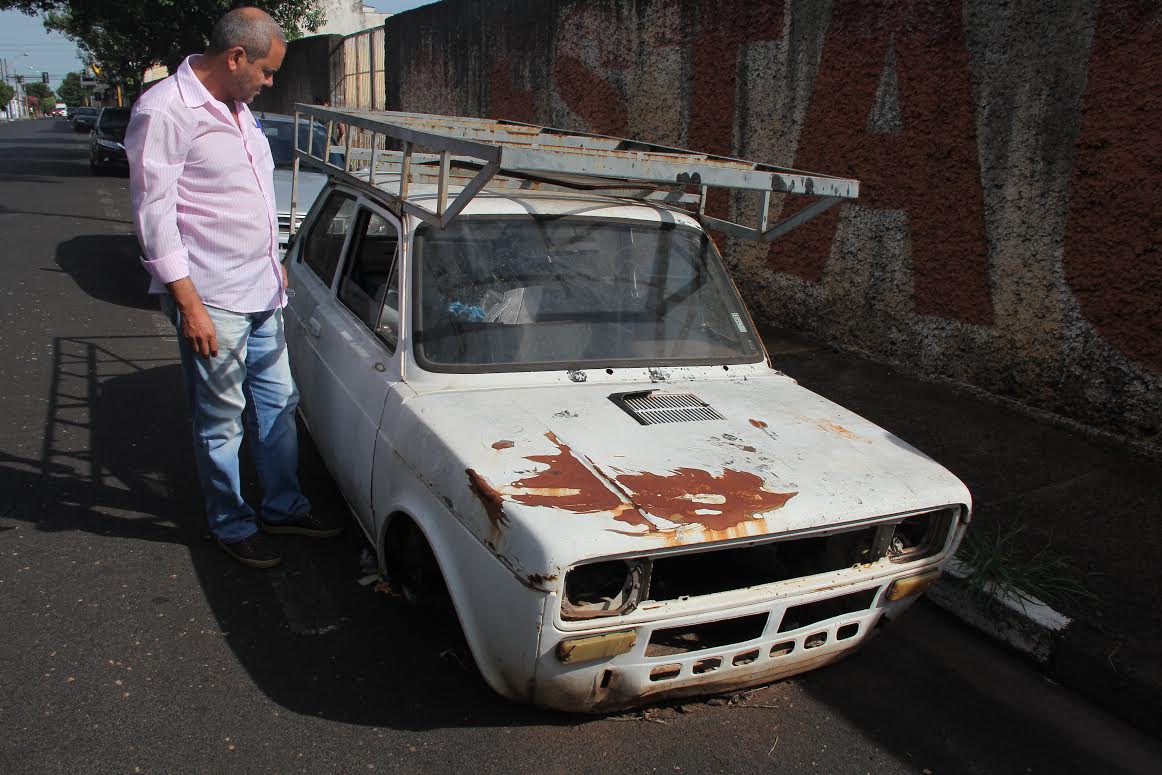 Édio Lopes cobra e Prefeitura diz que notificará carros abandonados em 60 dias
