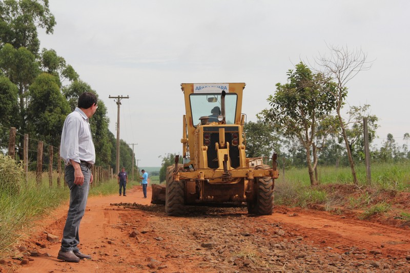 Gerson acompanha recuperação de vias de acesso no Monte Alegre
