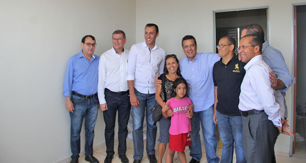 Prefeitura e Caixa fazem entrega simbólica de 678 casas no Valle Verde