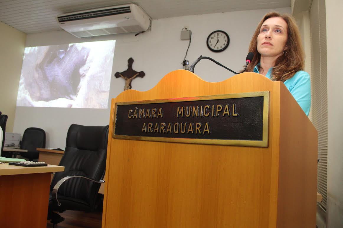 Juliana Damus cobra medicação para portadores de Mal de Parkinson