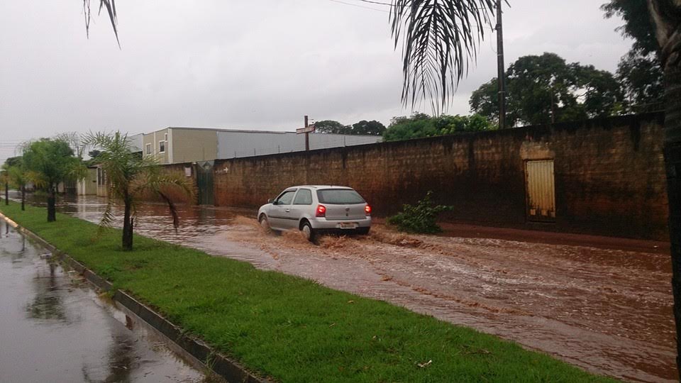 Doutor Lapena pede melhorias de infraestrutura Rua Pedro José Larocca