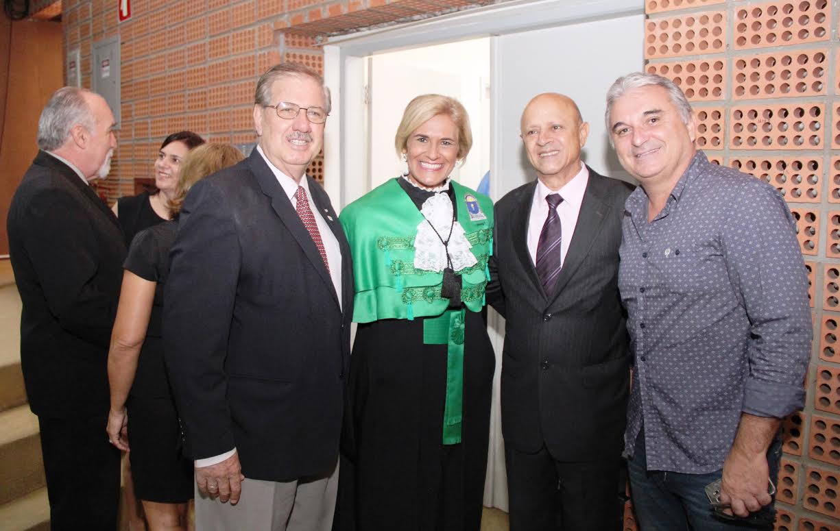 Chediek participa de solenidade de posse da diretoria da Faculdade de Odontologia da Unesp