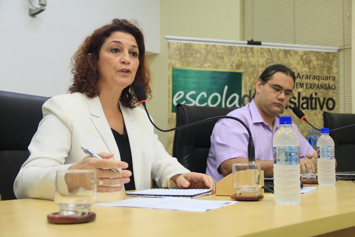 Escola do Legislativo realiza palestra e apresenta atividades realizadas em 2015