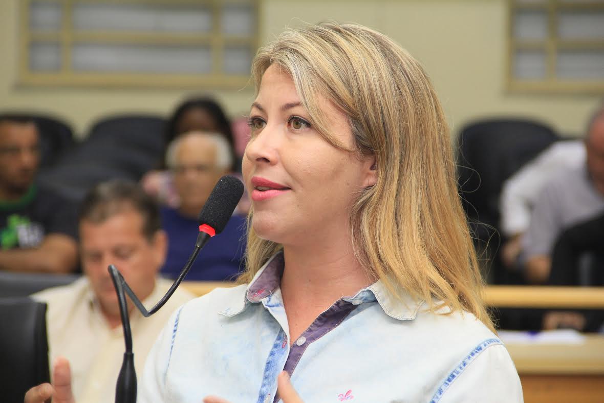 Gabriela Palombo pede que Prefeitura garanta licença–paternidade estendida aos servidores